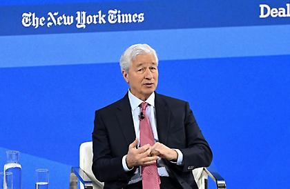 Τζέιμι Ντίμον: O τραπεζίτης που νίκησε τις κρίσεις και έχτισε έναν κολοσσό