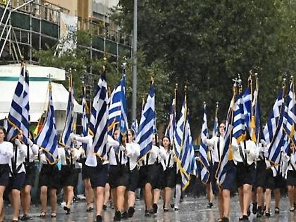 Ακυρώθηκαν λόγω καιρού οι παρελάσεις σε Ηράκλειο, Χανιά και Ρέθυμνο