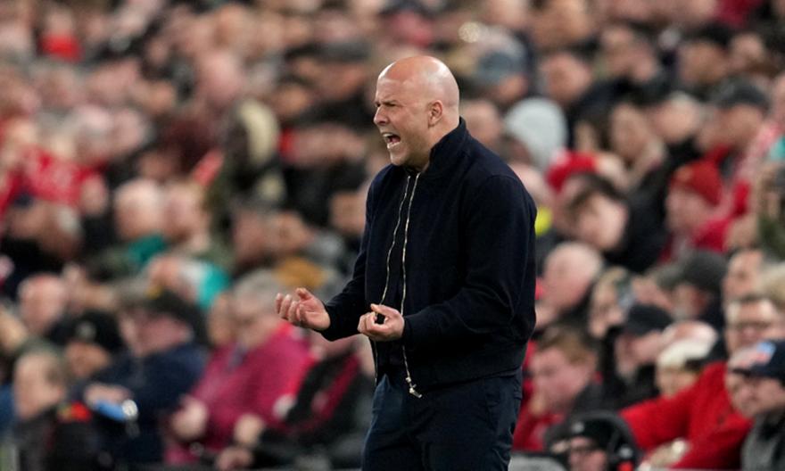 «Η Λίβερπουλ θα συνεχίσει με τον Σλοτ, δεν υπάρχει σκέψη για αλλαγή προπονητή»