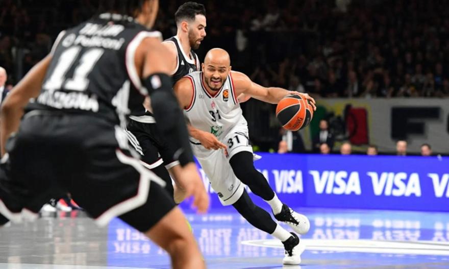 Έριξε κατοστάρα στον «εμφύλιο» και μένει «ζωντανή» για δεκάδα η Αρμάνι