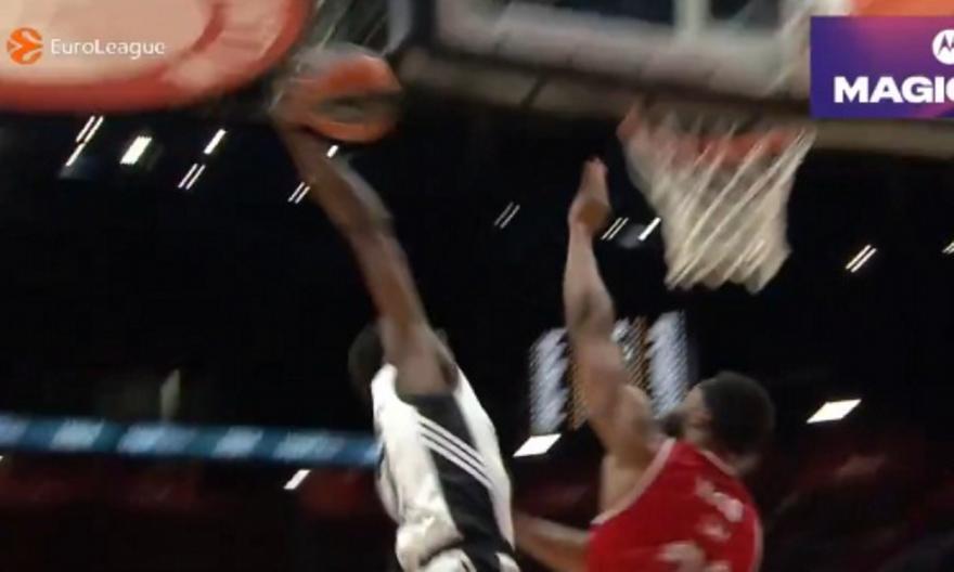 Τρομερό poster κάρφωμα από τον Νιάνγκ στο ντέρμπι της Βίρτους με την Αρμάνι!