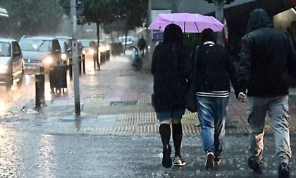Καιρός: Βροχές, καταιγίδες και χιόνια στα ορεινά – Πού θα είναι πιο έντονα τα φαινόμενα