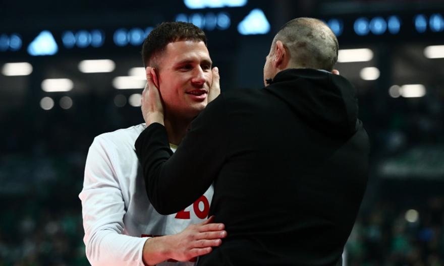 Αποθέωση για Νέντοβιτς από τον κόσμο του Παναθηναϊκού