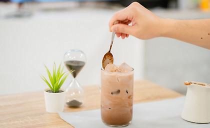 Coffee yogurt boy: Τι είναι ο καφές με γιαούρτι που έχει γίνει viral;