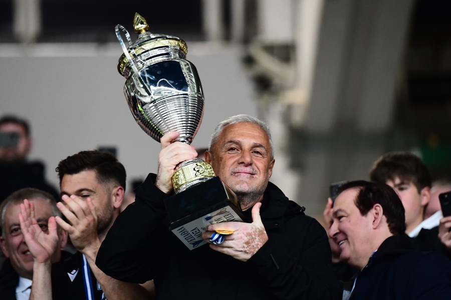 Καλαμάτα: Σήκωσε στον ουρανό και την κούπα του Super Cup