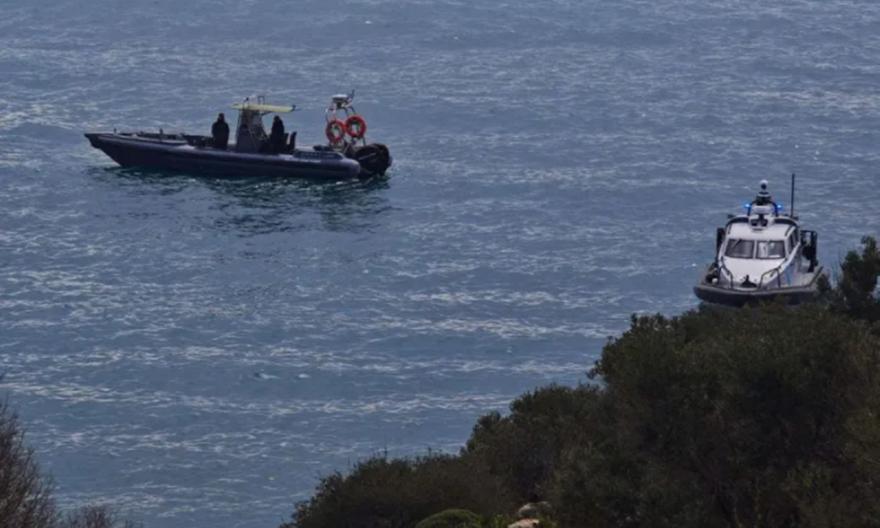 Σε εξέλιξη η ανάσυρση της σορού του 34χρονου δύτη που έχασε τη ζωή του στα Λιμανάκια Βουλιαγμένης