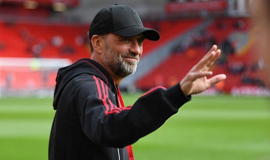 He is back: Ο Κλοπ μπήκε ξανά στο «Άνφιλντ» ως κόουτς της Λίβερπουλ!