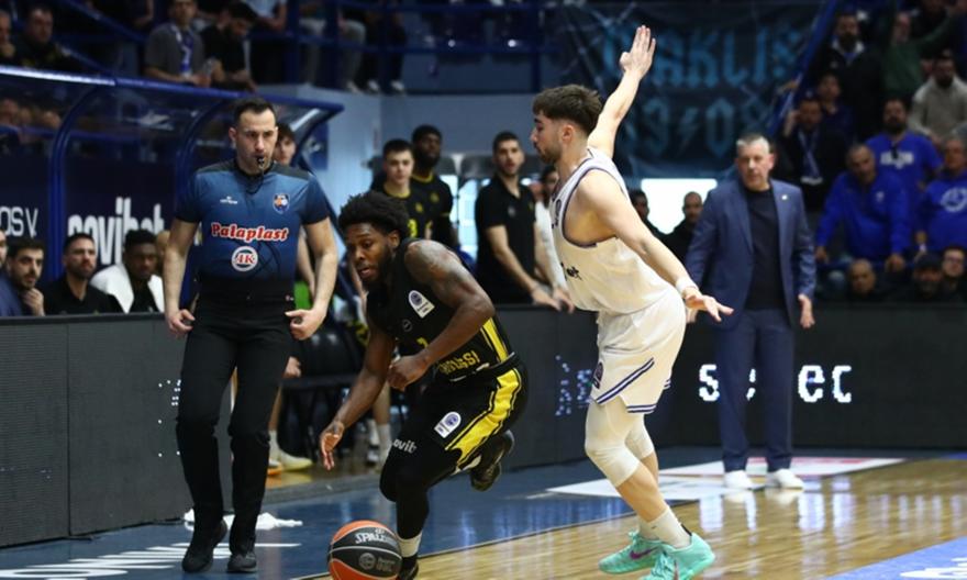 Γουόκερ: «Ο Παπαθεοδώρου είναι ο καλύτερος κόουτς στην Ευρώπη!»