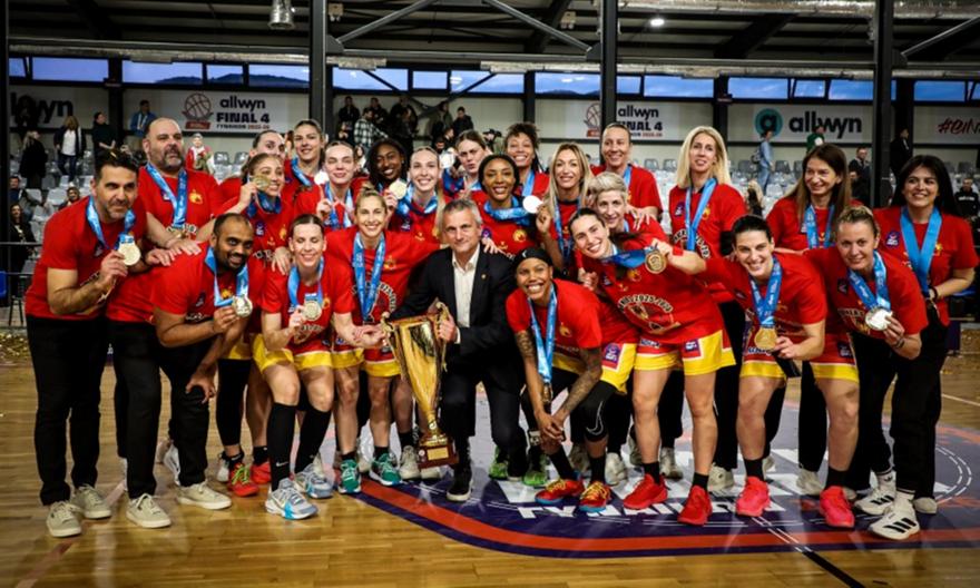 Σήκωσε στον ουρανό το Κύπελλο μέσα σε πανηγυρικό κλίμα ο Αθηναϊκός