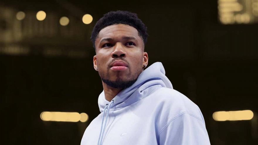 Αντετοκούνμπο: «Το να προσεύχεστε για την πτώση μου δεν σας κάνει θρήσκους»