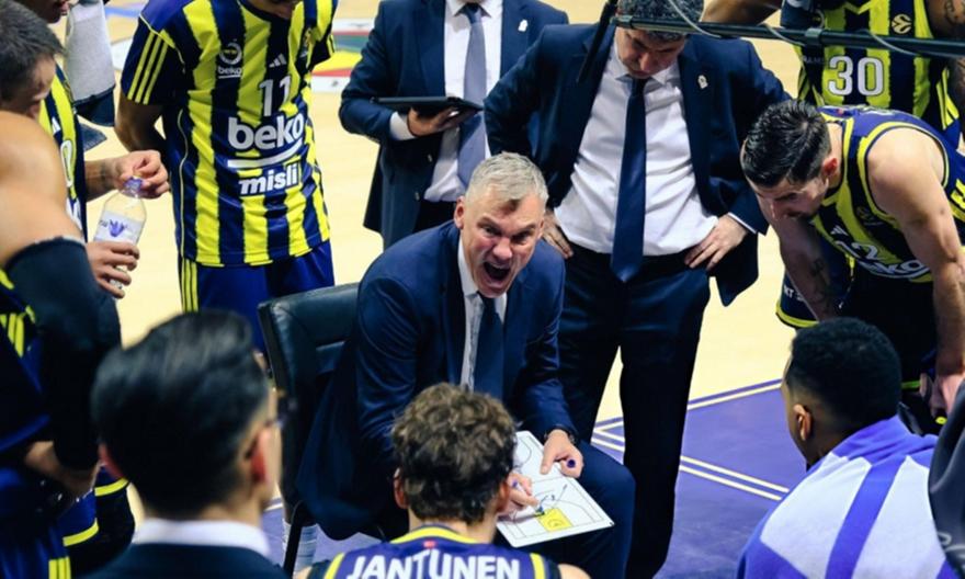 Σε κρίση η Φενέρ: Ήττα σοκ από Μπούρσασπορ για την τέταρτη σερί απώλεια των πρωταθλητών Ευρώπης