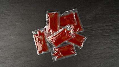 Τέλος από τον Αύγουστο οι ατομικές συσκευασίες κέτσαπ, μαγιονέζας και αλατιού στα εστιατόρια