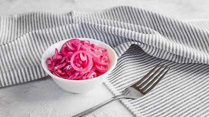 Τουρσί κόκκινων κρεμμυδιών: Το καρύκευμα που μπορεί να ενισχύσει κάθε γεύμα σου