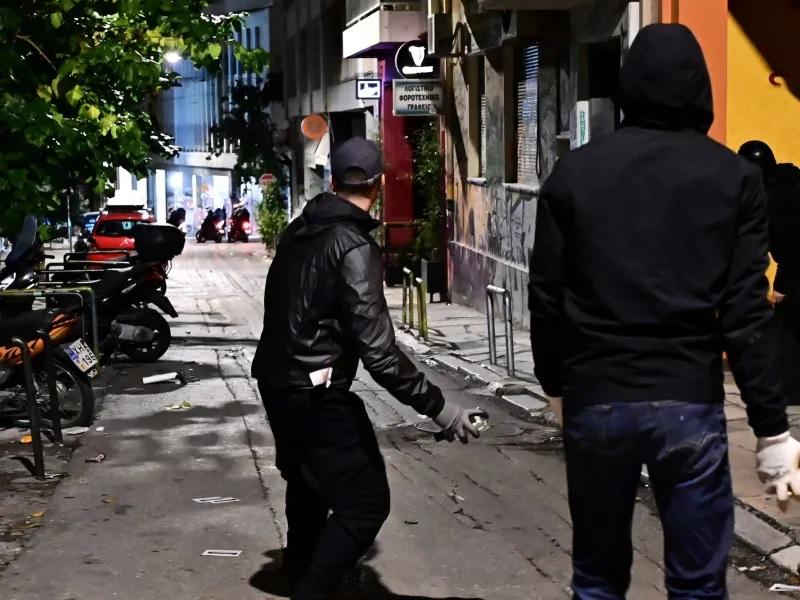 Επίθεση κατά διμοιρίας των ΜΑΤ στα Εξάρχεια τα ξημερώματα - 114 προσαγωγές