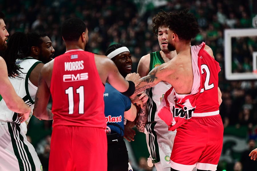 Ναν - Ντόρσεϊ: Καυγάς στο T-Center και σκίσιμο φανέλας!