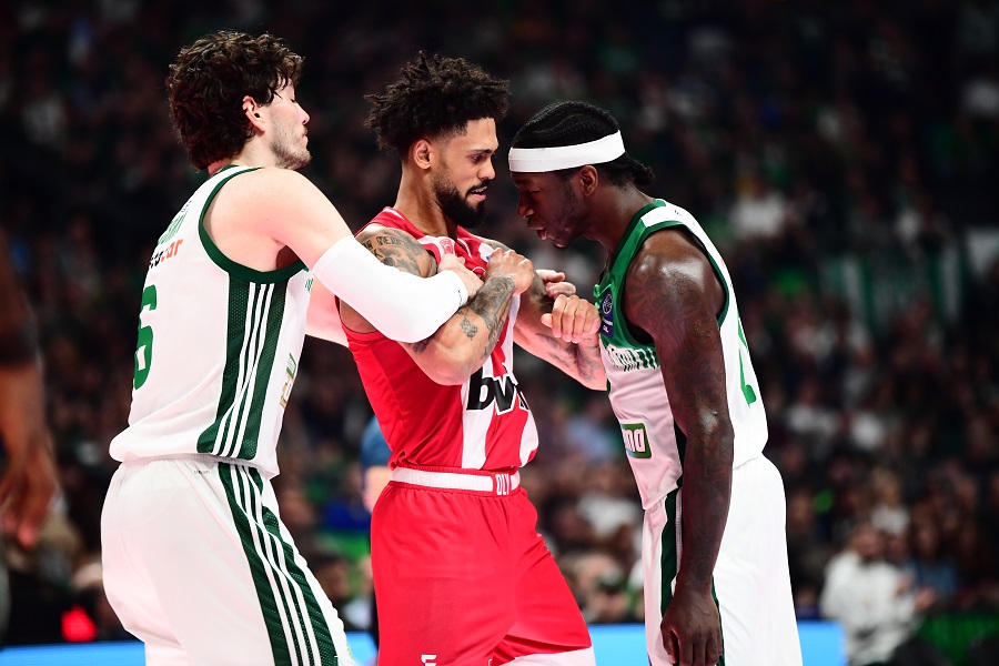 Ναν - Ντόρσεϊ: Καυγάς στο T-Center και σκίσιμο φανέλας!