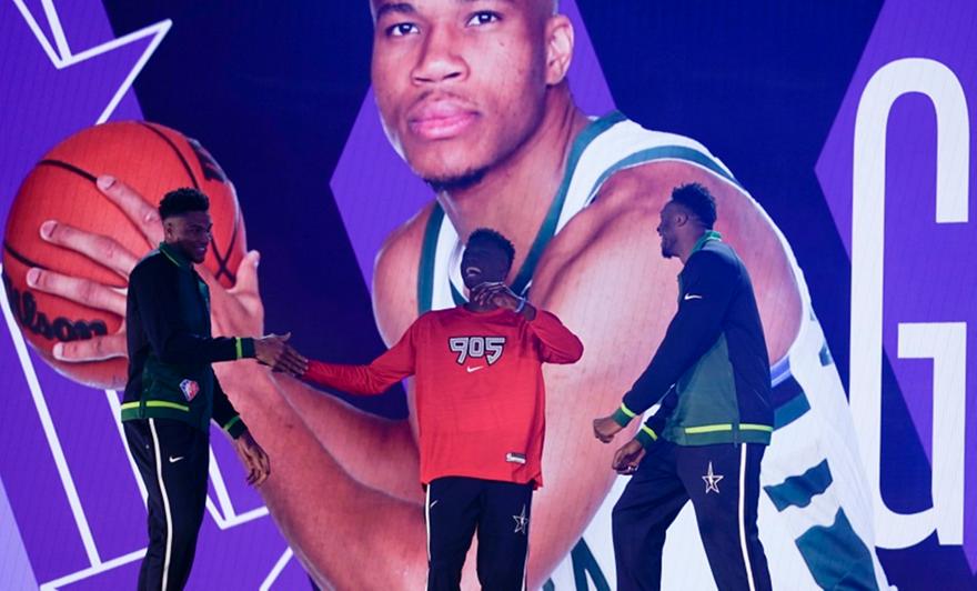 Άλεξ Αντετοκούνμπο για Γιάννη: «Όλοι θέλουμε να μείνει στο Μιλγουόκι»