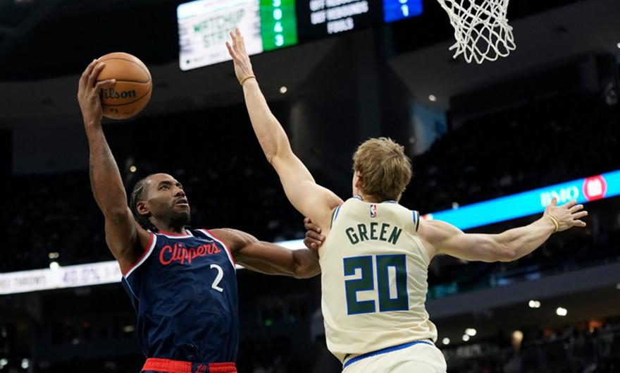 Πέρασαν σαν τυφώνας από το Μιλγουόκι και χτίζουν σερί οι Κλίπερς!