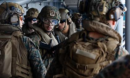 Στις θέσεις τους οι Αμερικανοί πεζοναύτες - Αναμένουν το «πράσινο φως» από τον Τραμπ για χερσαία επιχείρηση στο Ιράν