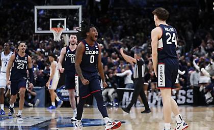 Με ιστορική ανατροπή το Κονέκτικατ στο δρόμο του Στογιάκοβιτς