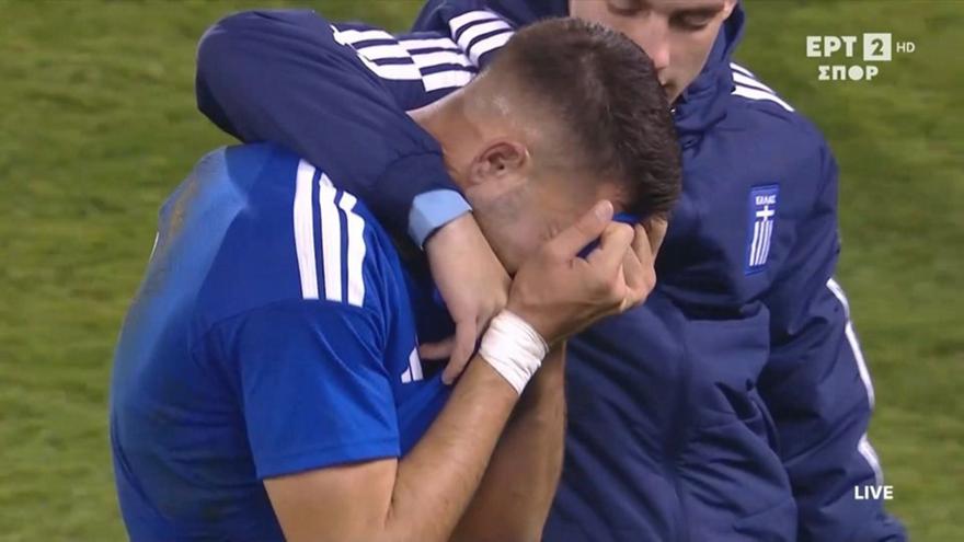 Συγκλονιστική στιγμή: Ο Καλογερόπουλος πλάνταξε στο κλάμα μετά την ήττα της Εθνικής Ελπίδων!