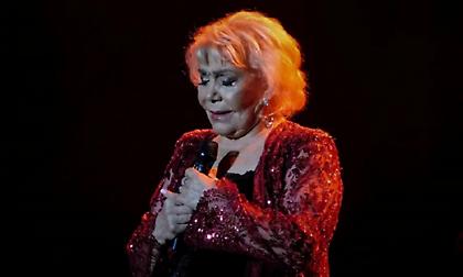 Σήμερα η κηδεία της Μαρινέλλας - Σε λαϊκό προσκύνημα η σορός της