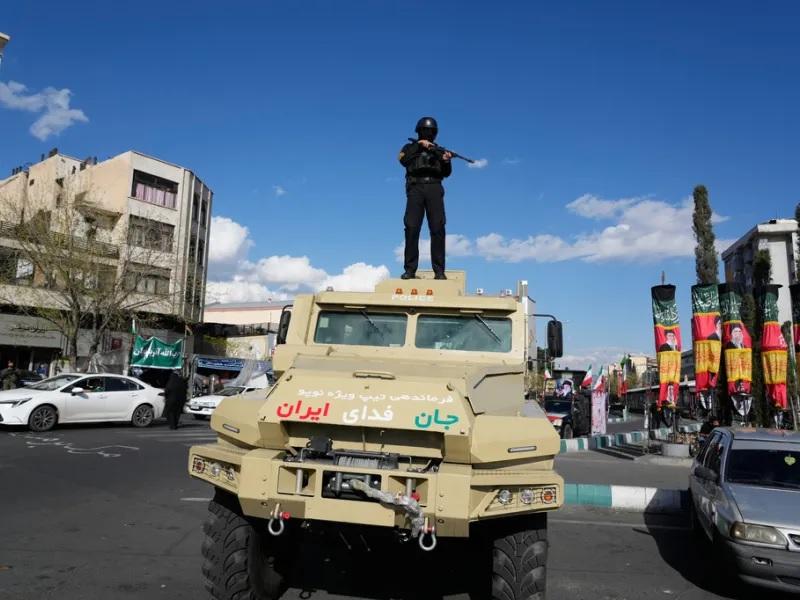 Ο Τραμπ εξετάζει τον τερματισμό του πολέμου ακόμη κι αν το Στενό του Ορμούζ παραμείνει κλειστό