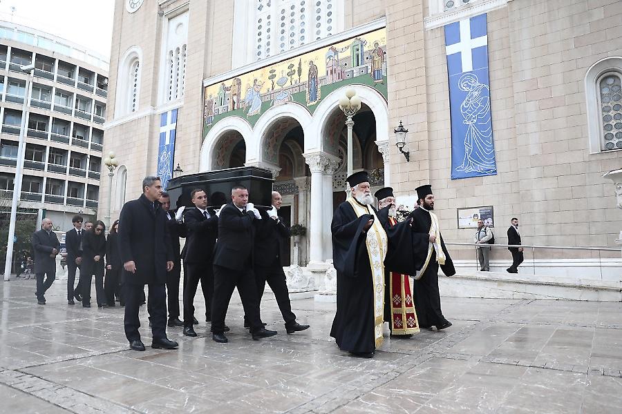 Μαρινέλλα: Ξεκίνησε το λαϊκό προσκύνημα στο παρεκκλήσι της Μητρόπολης, εκεί η οικογένειά της