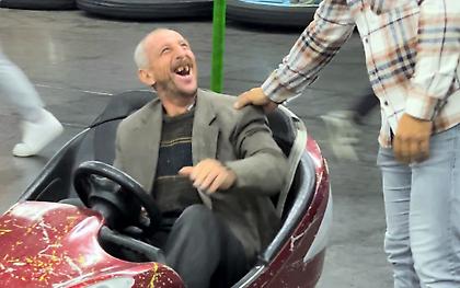 Ένας πατέρας, μια πράξη καλοσύνης και ένα χαμόγελο που έκανε τον γύρο του κόσμου