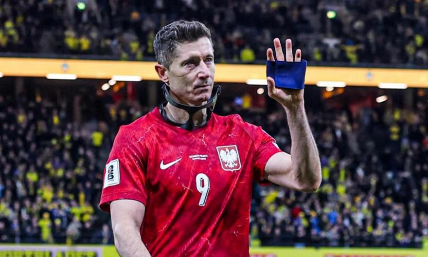 Συντετριμμένος ο Λεβαντόφσκι: Η αντίδραση μετά το τέλος των ονείρων της Πολωνίας για Μουντιάλ