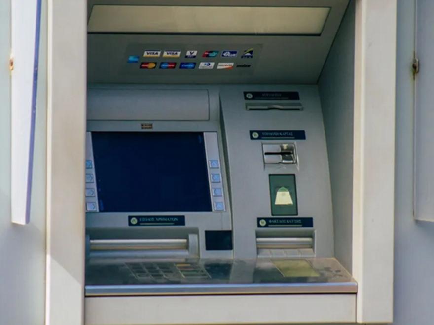 Έκρηξη σε ΑΤΜ έξω από σούπερ μάρκετ στο Μαρκόπουλο