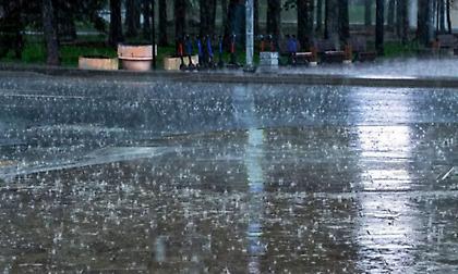 Κακοκαιρία Erminio: Διακοπή κυκλοφορίας στην υπόγεια γέφυρα προς Μικρολίμανο - Εκτροπές στα Σπάτα