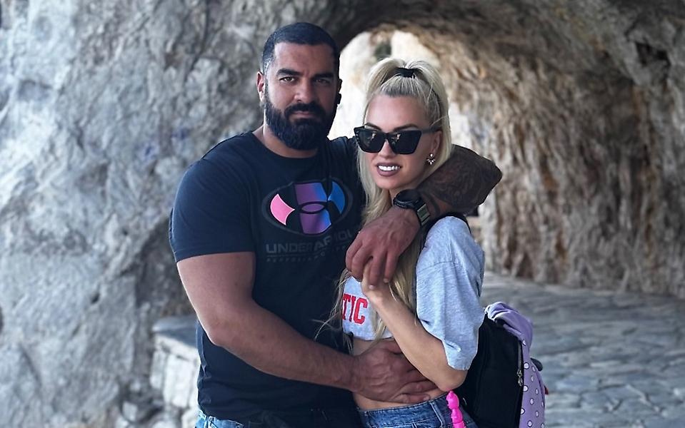 Τζούλια Νόβα: Μεσάνυχτα με το φτυάρι στον κήπο ο άντρας της να γλιτώσουν την πλημμύρα