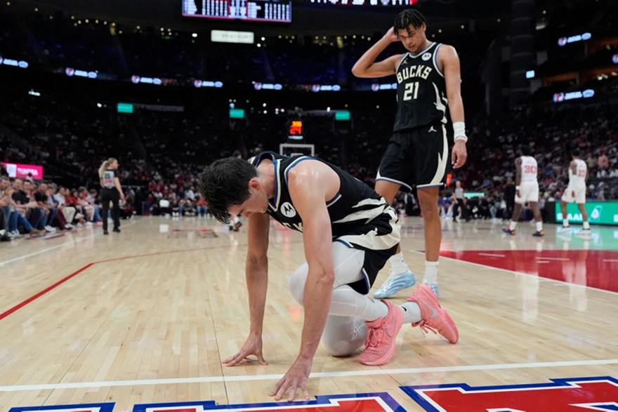 Ήττα για Μπακς χωρίς Γιάννη στο Χιούστον – Λίγα λεπτά για Άλεξ μετά το ντεμπούτο