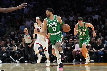 Τέιτουμ και Μπράουν «διέλυσαν» τους Χιτ με εντυπωσιακή εμφάνιση