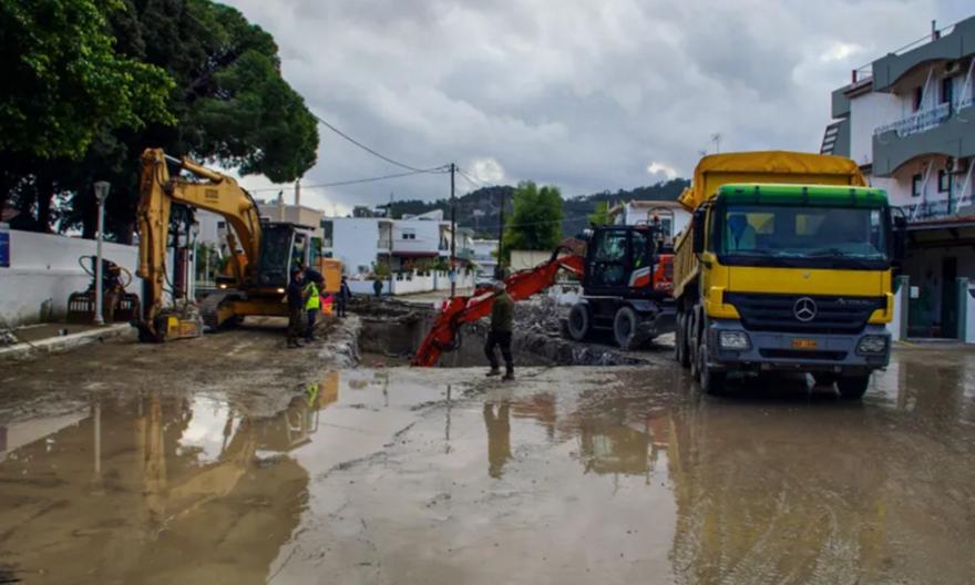 Κακοκαιρία Erminio στο Νότιο Αιγαίο: Πτώσεις δέντρων, ακυρώσεις πτήσεων και μήνυμα 112