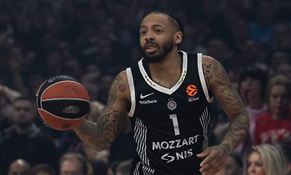 Χάος στο σερβικό ντέρμπι και διακοπή μετά από απίθανο καλάθι του Τζόουνς!