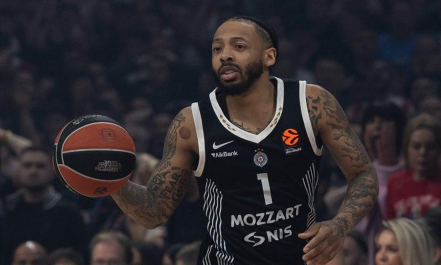 Χάος στο σερβικό ντέρμπι και διακοπή μετά από απίθανο καλάθι του Τζόουνς!