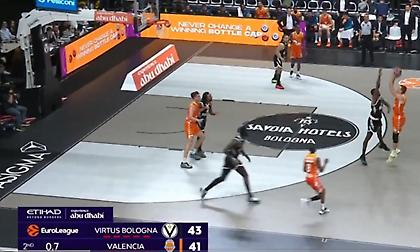 Φοβερό buzzer beater με… ταμπλό από τον Κοστέλο (video)