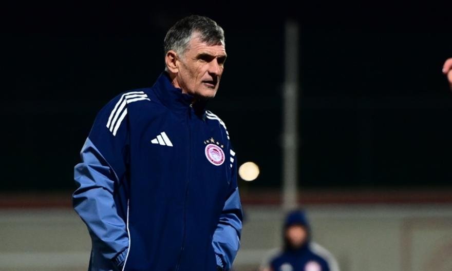 Σταματέλος: «Θέλει τους πάντες να είναι απόλυτα συγκεντρωμένοι στο ματς ο Μεντιλίμπαρ»