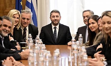 Το ΠΑΣΟΚ ζητά εκλογές και κλιμακώνει την επίθεση στη ΝΔ - Τι έγινε στη συνεδρίαση της KO