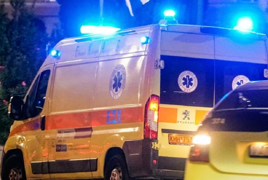 Πειραιάς: 17χρονος παρασύρθηκε από λεωφορείο - Μεταφέρθηκε στο νοσοκομείο χωρίς τις αισθήσεις του