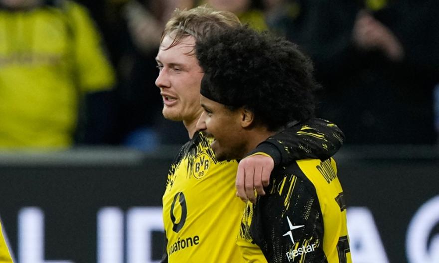 Χτύπησε στις καθυστερήσεις και «καθάρισε» την Στουτγκάρδη η Ντόρτμουντ