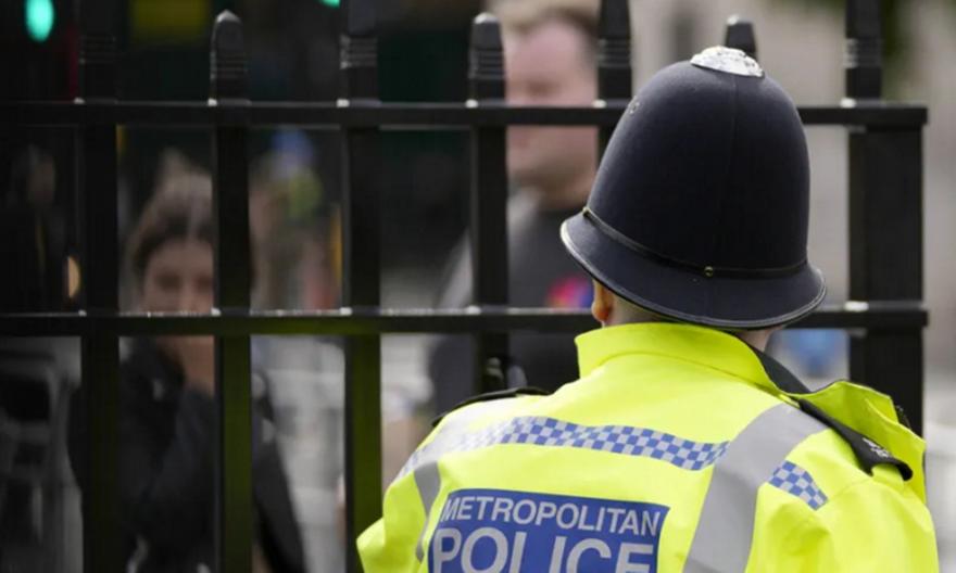 Αστυνομικοί παράτησαν σακίδιο με όπλα έξω από την κατοικία του δημάρχου του Λονδίνου