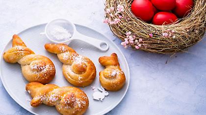 Εύκολα τσουρεκάκια λαγουδάκια