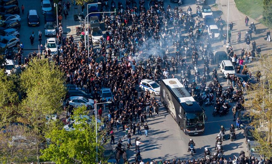 «Ντόπες» των οπαδών του ΠΑΟΚ πριν τον Παναθηναϊκό