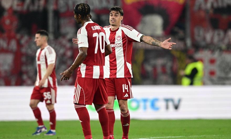 Έντονες αποδοκιμασίες στους παίκτες του Ολυμπιακού στο ημίχρονο του ντέρμπι!