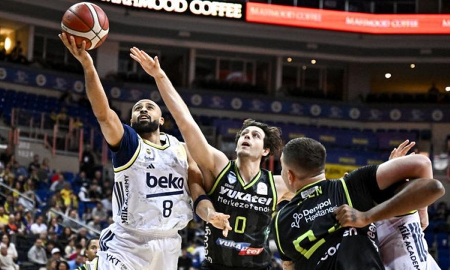 Επιστροφή στις νίκες για τη Φενέρ με σοβαρό τέταρτο δεκάλεπτο