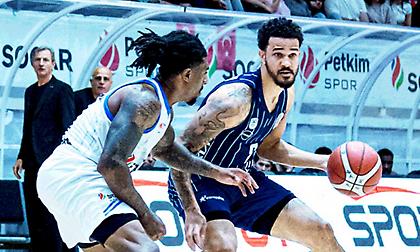 Με σούπερ Λόιντ πέρασε από την έδρα της Πέτκιμσπορ η Εφές