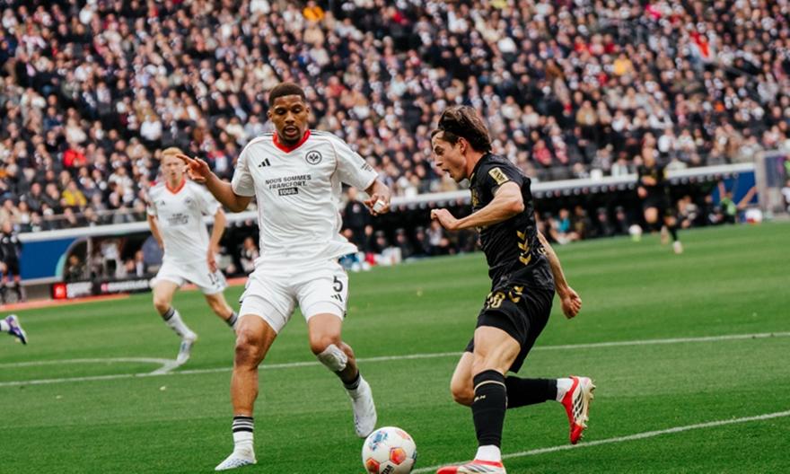 Χωρίς νικητή η ματσάρα των... 17 λεπτών στη Φρανκφούρτη!